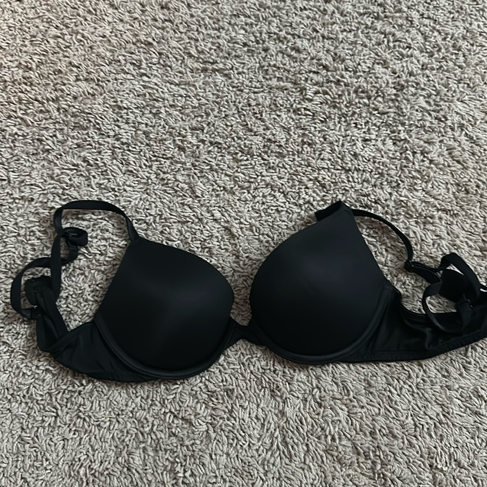 Black Victoria secret/pink push-up bra cup size B band size 32!